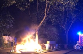 Polizei Hagen: POL-HA: Sperrmüll brennt auf Emst - Zeugen gesucht