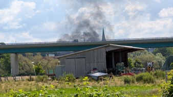 Feuerwehr Wetter (Ruhr): FW-EN: Wetter - Unterstützung Rettungsdienst am Sonntag und Fahrzeugbrand am Montag
