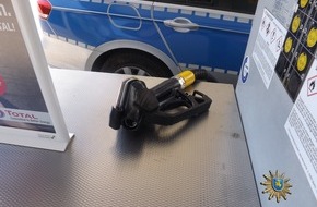 Polizeiinspektion Schwerin: POL-SN: Zapfhahn an Tanksäule abgerissen - Fahrer flüchtig