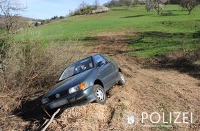 Polizeipräsidium Westpfalz: POL-PPWP: Auto gestohlen - Unfall gebaut