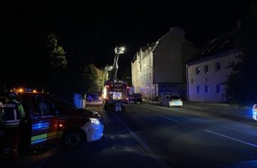 Feuerwehr Dortmund: FW-DO: Feuerwehr rettete vier Personen während eines Vollbrandes