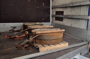 Polizeidirektion Ratzeburg: POL-RZ: &Uuml;ber drei Tonnen zu schwer / Polizei stoppt &uuml;berladenen Kleinlaster