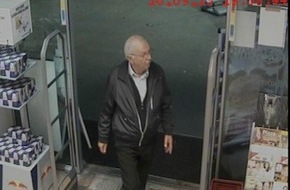 Polizei Düsseldorf: POL-D: Pressebericht Polizeipräsidium Duisburg - Wer kennt den Mann auf den Bildern der Überwachungskamera?