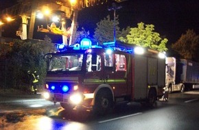 Feuerwehr Dortmund: FW-DO: Passant weckt schlafende Fahrer und unternimmt erste Löschversuche