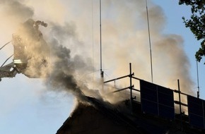 Feuerwehr Recklinghausen: FW-RE: Dachstuhlbrand in Recklinghausen-Röllinghausen - keine Verletzten