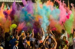 CosmosDirekt: Lasst Farben sprechen! So wird das Holi-Festival zur unbeschwerten Party (FOTO)