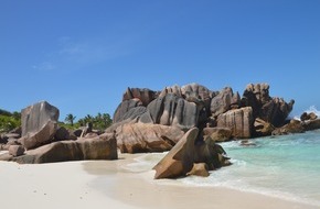 Schwarzer Reise- und Verkehrsbüro GmbH: Traumhafte Tage auf den Seychellen / strandbewertung.de kürte Naturstrand Anse Cocos zum schönsten Strand 2015