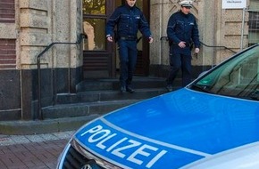 Polizei Rhein-Erft-Kreis: POL-REK: Freundlichen Bürger beraubt - Kerpen