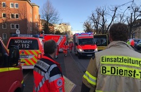 Feuerwehr Bremerhaven: FW Bremerhaven: Verkehrsunfall mit einem Bus sorgt für eine hohe Anzahl von Verletzten in Bremerhaven.