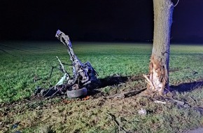 Freiwillige Feuerwehr Bedburg-Hau: FW-KLE: Fahrzeug in zwei Teile gerissen/ 22jähriger Fahrer verletzt