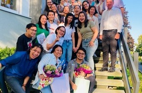 Alexianer-Verbund: Internationales Recruiting der Alexianer: 13 philippinische Pflegekräfte starten nach Kenntnisprüfung als Pflegefachfrau/-mann