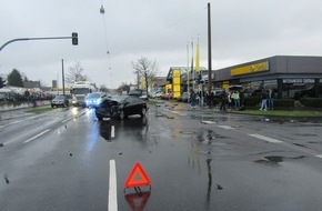 Polizei Mettmann: POL-ME: Verkehrsunfall mit mehreren verletzten Personen - Langenfeld- 2012116