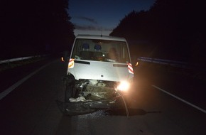 Polizeiinspektion Delmenhorst / Oldenburg - Land / Wesermarsch: POL-DEL: Autobahnpolizei Ahlhorn: Verkehrsunfall mit hohem Sachschaden auf der Autobahn 28 in Ganderkesee +++ Verursacher entfernt sich vom Unfallort +++ Zeugen gesucht