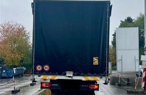 Verkehrsdirektion Mainz: POL-VDMZ: A63 - Kleintransporter in enormer Schieflage