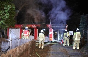 Feuerwehr Dresden: FW Dresden: Brand in einem ehemaligen Imbiss