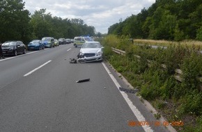 Polizeiinspektion Nienburg / Schaumburg: POL-NI: Sperrung der B 65 nach zwei Verkehrsunfällen