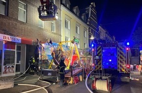 Feuerwehr Moers: FW Moers: Brand inmitten der Moerser Kirmes