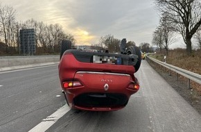 Polizeipräsidium Südosthessen: POL-OF: Clio überschlug sich: Zwei Leichtverletzte bei Kollision zweier Autos