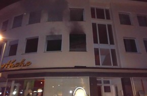 Feuerwehr der Stadt Arnsberg: FW-AR: Zehn Verletzte nach Wohnungsbrand in Alt-Arnsberg