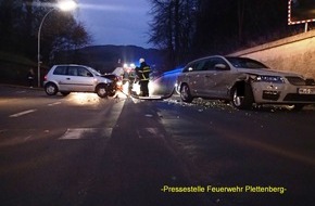 Feuerwehr Plettenberg: FW-PL: Verkehrsunfall im OT-Stadtmitte. Eine leicht verletzte Fahrerin