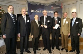 BDU Bundesverband Deutscher Unternehmensberatungen: "Eine kurze Geschichte der ökonomischen Unvernunft" von Bernd Ziesemer als "BDU-Buch des Jahres 2007" ausgezeichnet