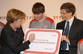 Microsoft Deutschland GmbH: Bill Gates: Schüler auf die Herausforderungen der Zukunft vorbereiten / Bundeskanzlerin Angela Merkel und Microsoft-Gründer Bill Gates starten den Wettbewerb "IT-Fitness macht Schule"