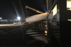 Landeswasserschutzpolizeiamt Mecklenburg-Vorpommern: LWSPA M-V: Gründungspfahl für Offshore-Windturbine stürzt auf Frachtschiff