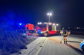 Feuerwehr Flotwedel: FW Flotwedel: PKW kollidiert mit Kreisverkehr - Betriebsstoffe laufen aus