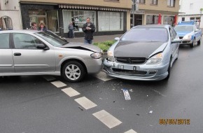 Polizeiinspektion Hameln-Pyrmont/Holzminden: POL-HOL: Bevern - Holzmindener Straße: Zwei PKW zusammengestoßen - Ca. 6.500,-- EUR Sachschaden -