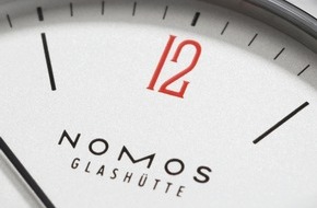 NOMOS Glashütte/SA Roland Schwertner KG: Erkennbar an der roten Zwölf: Glashütter Hilfsmodell