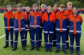 Freiwillige Feuerwehr Hünxe: FW Hünxe: Mitglieder der Jugendfeuerwehr erhalten die Leistungsspange