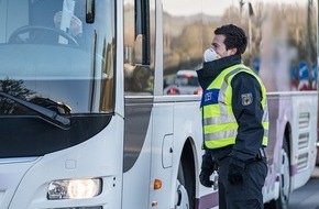 Bundespolizeidirektion München: Bundespolizeidirektion München: Bundespolizei: Afghanische Migranten in Bus und Pkw / Mutmaßliche Schleusungen bei Grenzkontrollen festgestellt