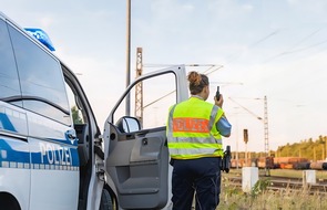 Bundespolizeiinspektion Ludwigsdorf: BPOLI LUD: Regionalzug &uuml;berf&auml;hrt Steine