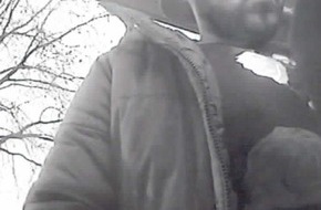 Polizei Düsseldorf: POL-D: Wer kennt den Mann auf dem Foto? - Polizei fahndet mit Bildern einer Überwachungskamera - Gestohlene EC-Karte am Geldautomaten eingesetzt