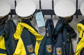 Bundespolizeidirektion Sankt Augustin: BPOL NRW: Bundespolizei eilt zur Hilfe - Handschellen klicken