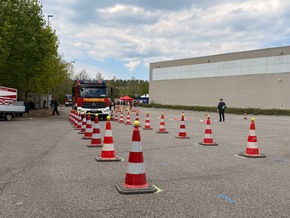 FW LK Esslingen: Geschicklichkeitsfahren der Feuerwehren im Landkreis Esslingen erfolgreich in Aichtal durchgef&uuml;hrt.