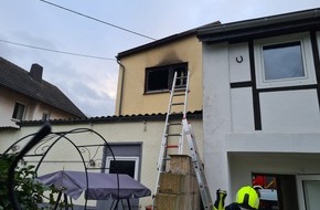 Freiwillige Feuerwehr Sankt Augustin: FW Sankt Augustin: Zimmerbrand in Niederpleis drohte auf Dach überzugreifen