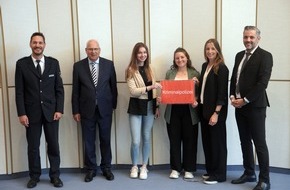 Kreispolizeibehörde Hochsauerlandkreis: POL-HSK: Landrat Dr. Karl Schneider begrüßt 60 neue Polizistinnen und Polizisten im Hochsauerlandkreis