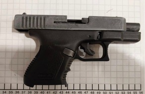 Bundespolizeidirektion Sankt Augustin: BPOL NRW: Bundespolizei beschlagnahmt Schreckschusswaffe bei Jugendlichem am Düsseldorfer Hauptbahnhof