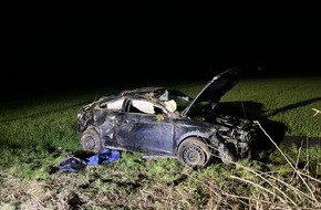 Kreispolizeibeh&ouml;rde Soest: POL-SO: Alleinunfall mit zwei verletzten Personen - Verdacht auf Alkohol