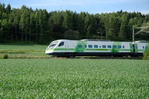 Mit dem Zug durch den finnischen Sommer
