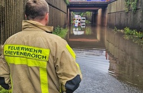 Feuerwehr Grevenbroich: FW Grevenbroich: Überflutungen nach Starkregen in Grevenbroich / Personen in PKW vom Wasser eingeschlossen / Überörtliche Hilfe im Einsatz