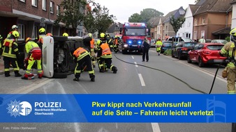 Polizeipräsidium Oberhausen: POL-OB: Pkw kippt nach Verkehrsunfall auf die Seite - Fahrerin leicht verletzt