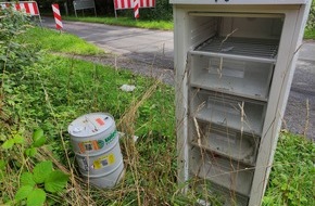 Polizeidirektion Bad Segeberg: POL-SE: Quickborn - Kühlschrank in Feldbehnstraße abgelagert