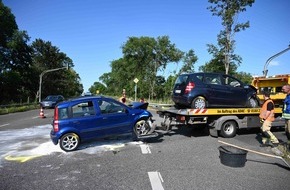 Feuerwehr Pulheim: FW Pulheim: Schwerer Verkehrsunfall mit drei Verletzten