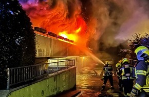 Feuerwehr Neuss: FW-NE: Wohnungsbrand fordert mehrere Löschzüge | Mehrfamilienhaus vorübergehend unbewohnbar
