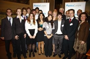 PlasticsEurope Deutschland e.V.: Europäisches Jugendparlament in Rom (mit Bild) / Kunststoffe als Problemlöser nutzen / Jugendliche aus acht Ländern diskutierten über Nachhaltigkeit