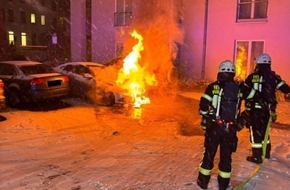 Feuerwehr M&uuml;lheim an der Ruhr: FW-MH: PKW ger&auml;t auf Parkplatz in Brand