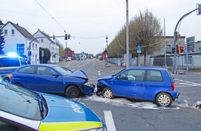 Polizei Mettmann: POL-ME: Schwerer Verkehrsunfall: Fahrer fl&uuml;chtet vom Unfallort - 2603121