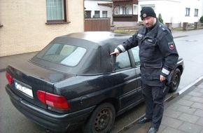 Polizeiinspektion Hameln-Pyrmont/Holzminden: POL-HOL: Holzminden - Stadtgebiet: Wieder Sachbeschädigungen im Stadtgebiet - Telefonzellen / PKW / Gewächshaus beschädigt -